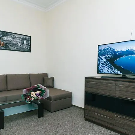 2 Bedroms Right Near Khreashatik * Kiev