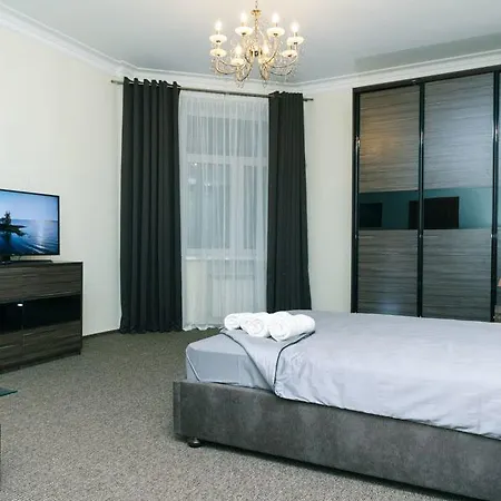 2 Bedroms Right Near Khreashatik * Kiev