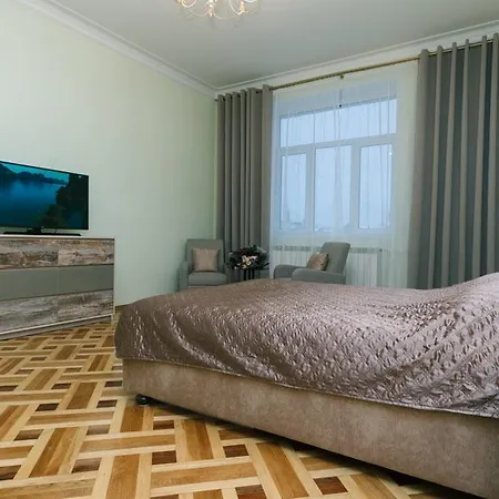 2 Bedroms Right Near Khreashatik * Kiev