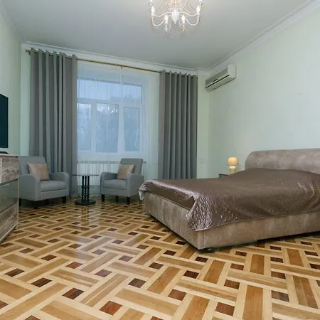 2 Bedroms Right Near Khreashatik * Kiev